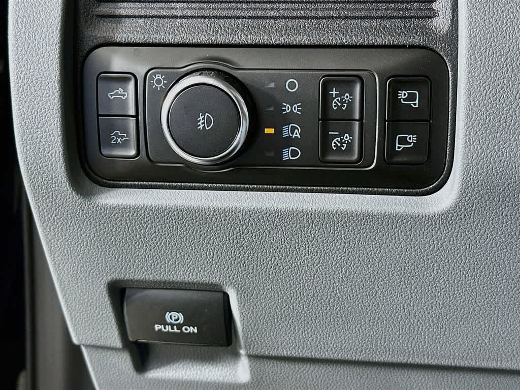 Ford Super Duty F-350 DRW Pickup XLT 2026