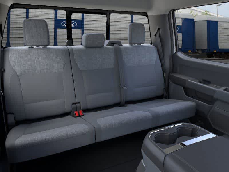 Ford Super Duty F-350 DRW Pickup XLT 2026