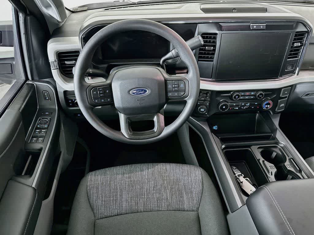 Ford Super Duty F-350 DRW Pickup XLT 2026