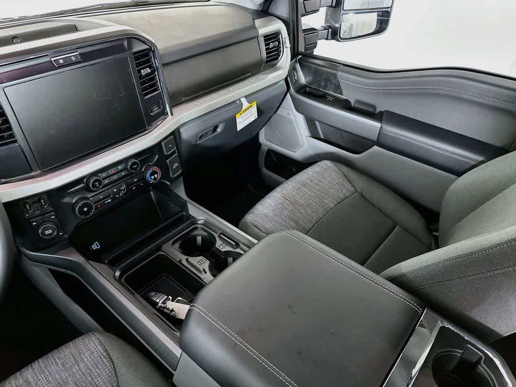 Ford Super Duty F-350 DRW Pickup XLT 2026