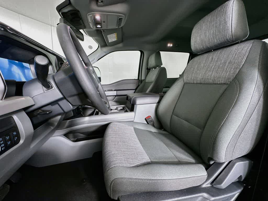 Ford Super Duty F-350 DRW Pickup XLT 2026