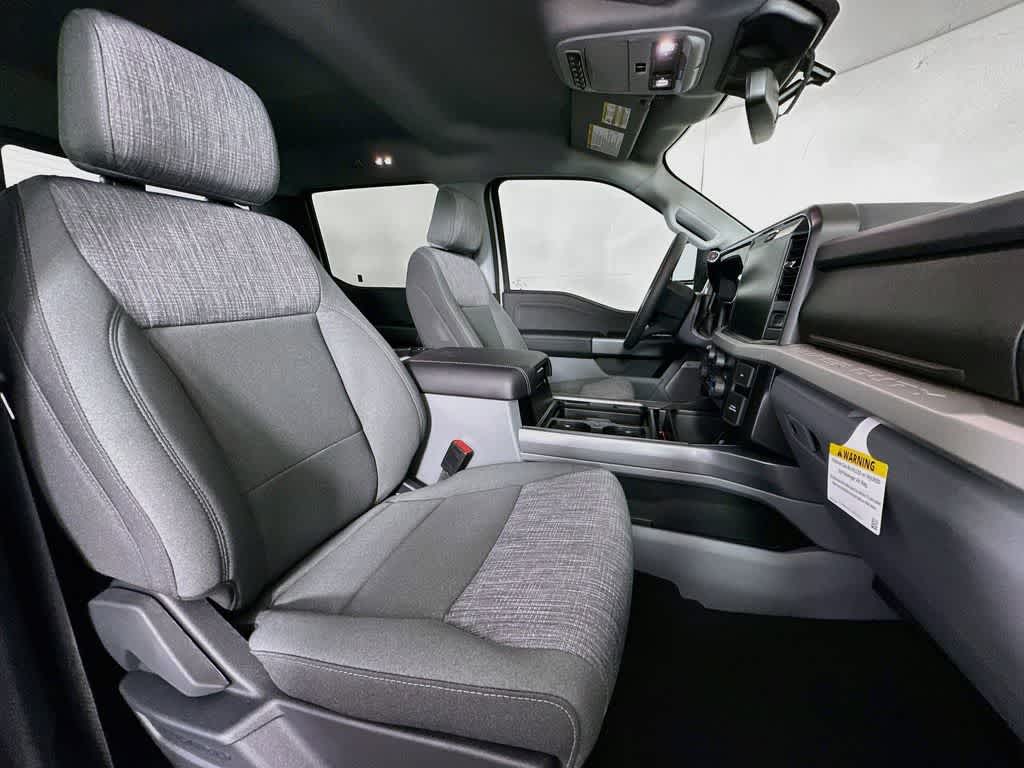 Ford Super Duty F-350 DRW Pickup XLT 2026