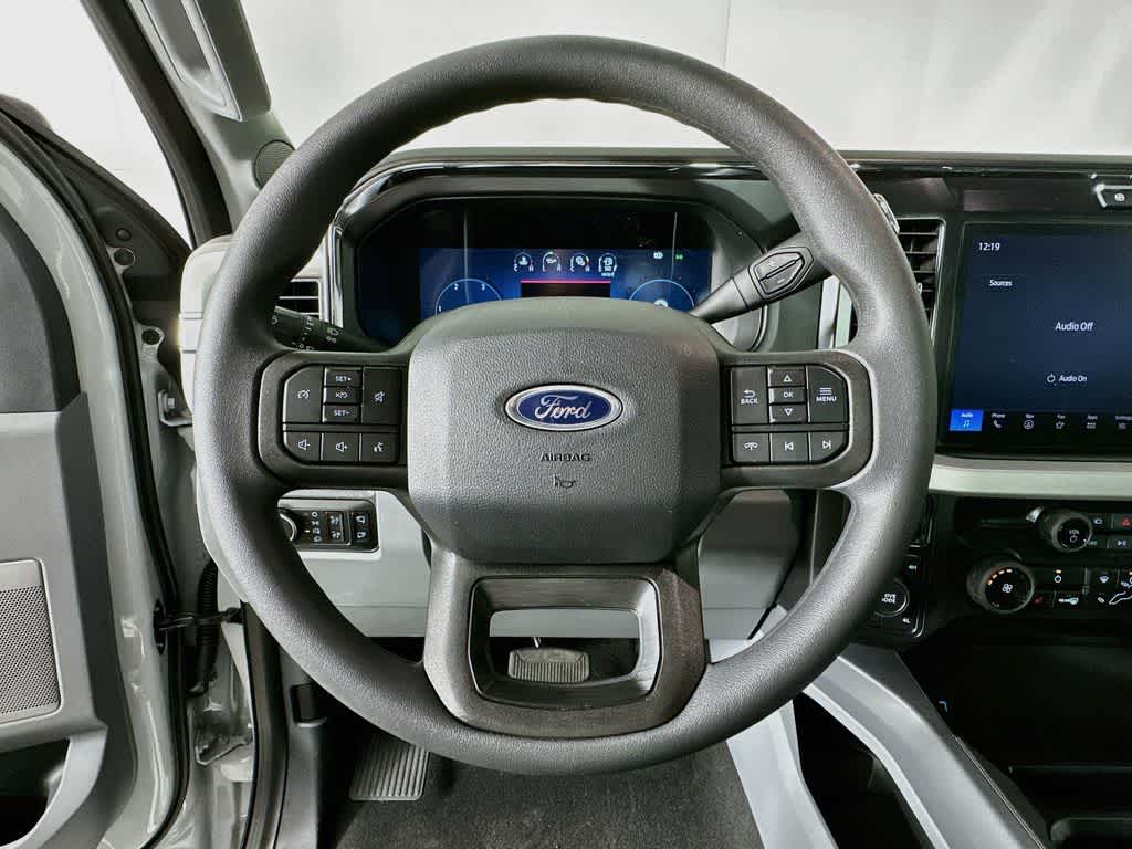 Ford Super Duty F-350 DRW Pickup XLT 2026