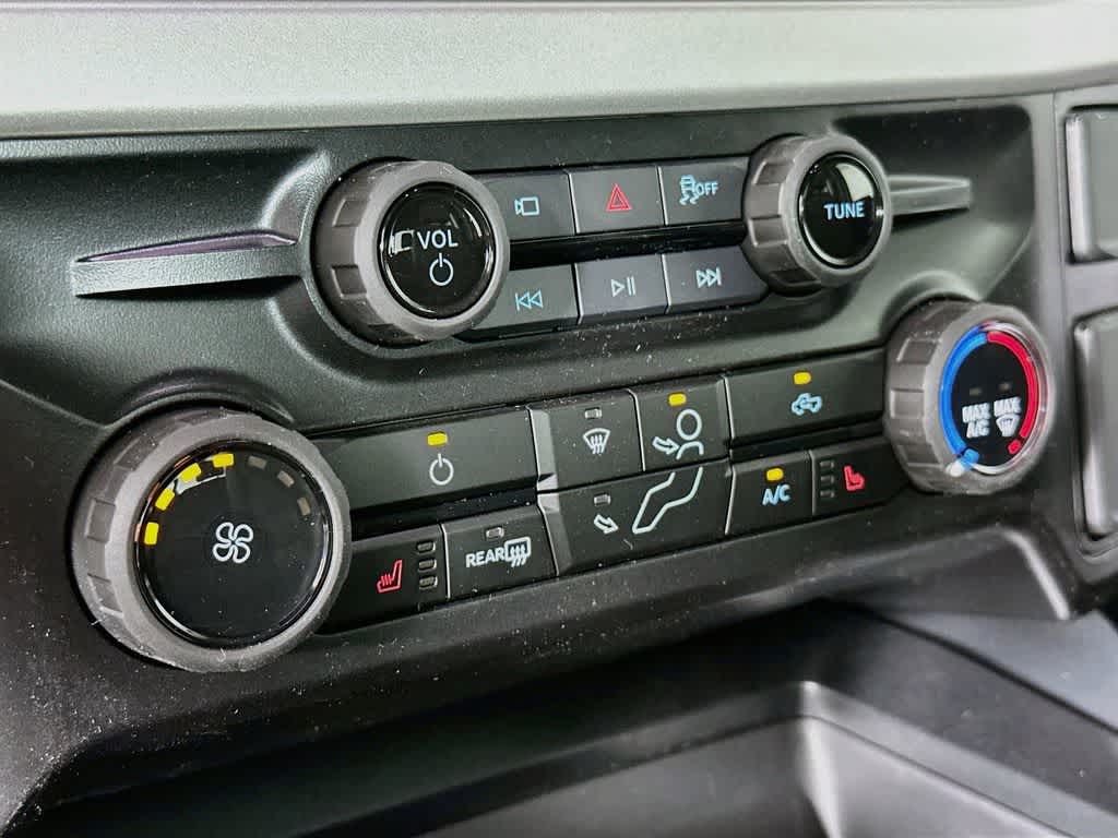 Ford Super Duty F-350 DRW Pickup XLT 2026