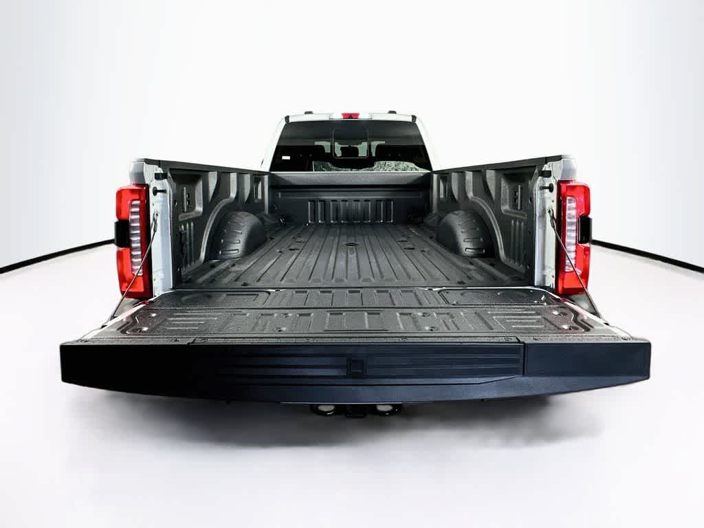 Ford Super Duty F-350 DRW Pickup XLT 2026