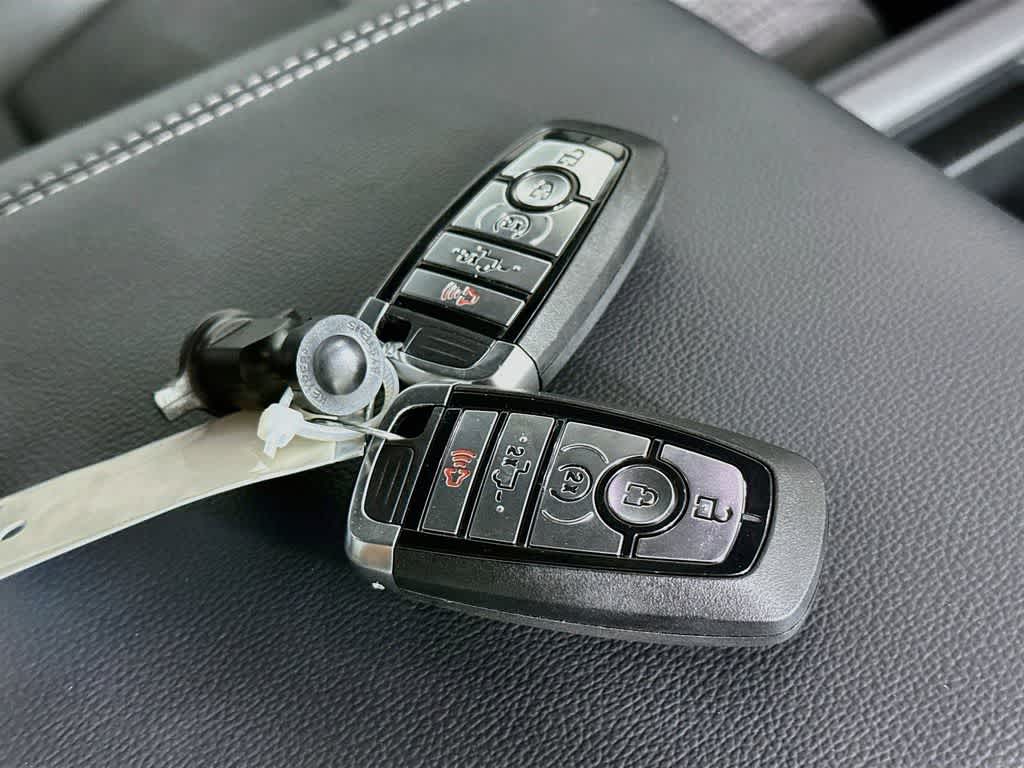 Ford Super Duty F-350 DRW Pickup XLT 2026