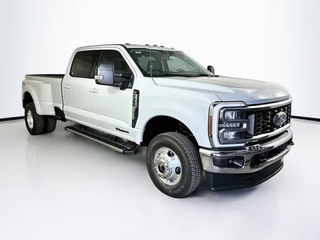 Ford Super Duty F-350 DRW Pickup XLT 2026