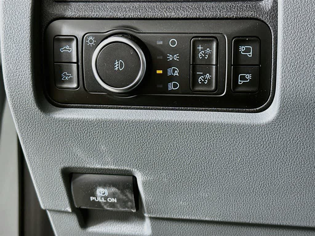 Ford Super Duty F-350 DRW Pickup XLT 2026