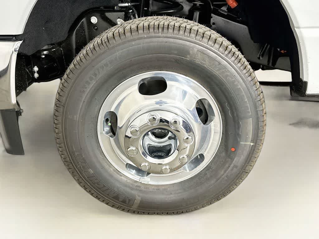 Ford Super Duty F-350 DRW Pickup XLT 2026