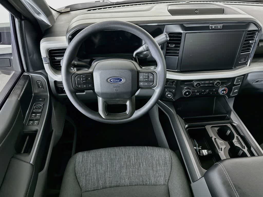 Ford Super Duty F-350 DRW Pickup XLT 2026