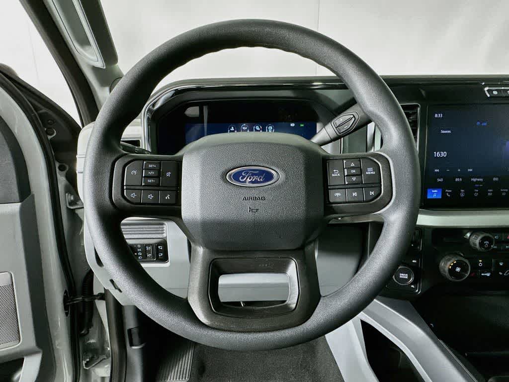 Ford Super Duty F-350 DRW Pickup XLT 2026