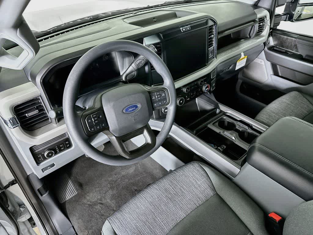 Ford Super Duty F-350 DRW Pickup XLT 2026