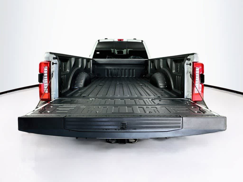 Ford Super Duty F-350 DRW Pickup XLT 2026