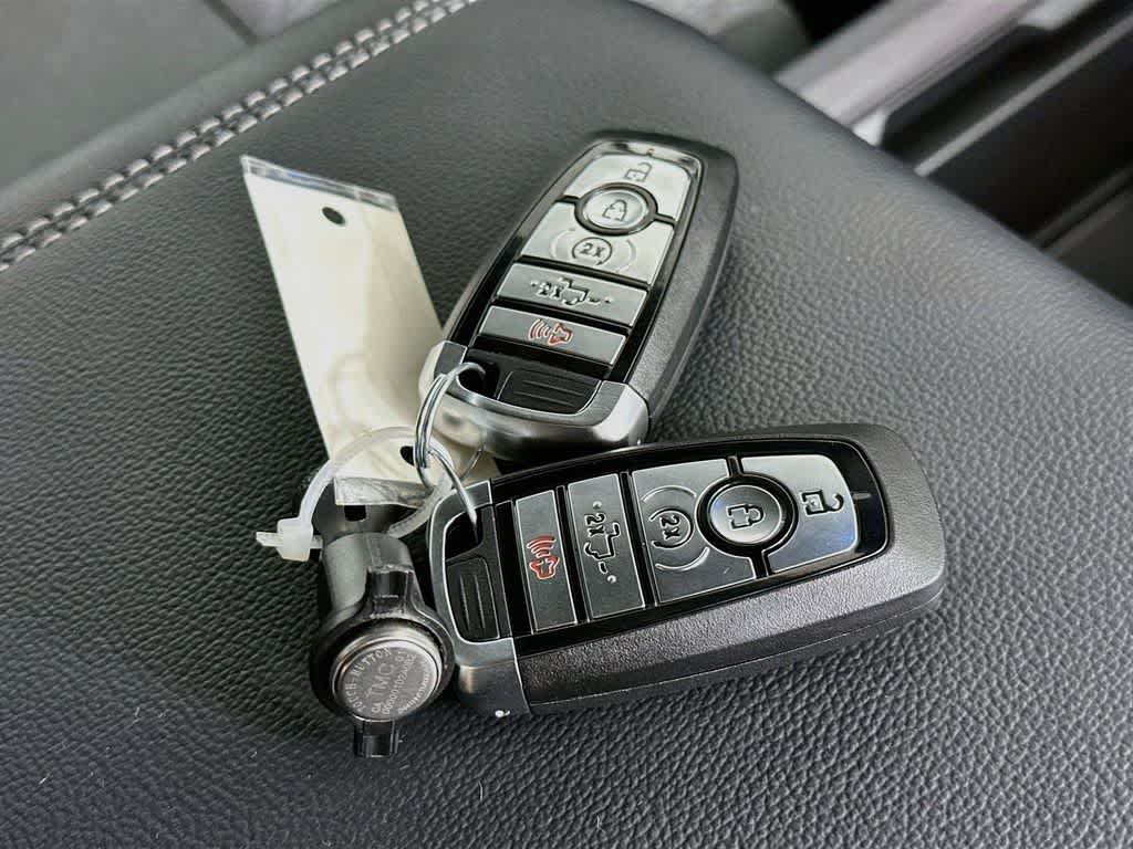 Ford Super Duty F-350 DRW Pickup XLT 2026