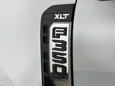 Ford Super Duty F-350 DRW Pickup XLT 2026