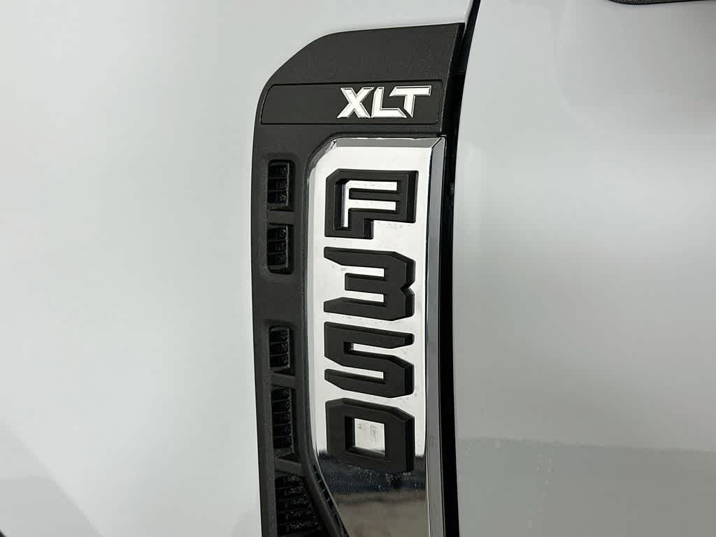 Ford Super Duty F-350 DRW Pickup XLT 2026