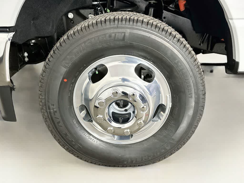 Ford Super Duty F-350 DRW Pickup XLT 2026