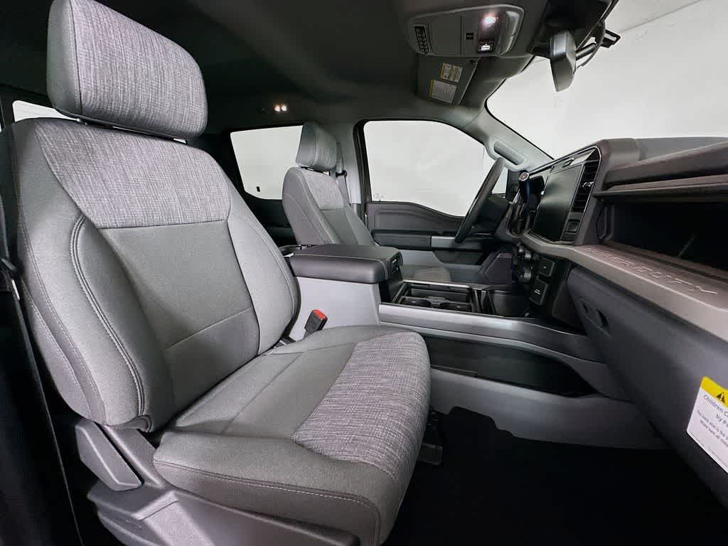 Ford Super Duty F-350 DRW Pickup XLT 2026