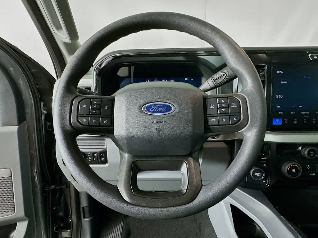 Ford Super Duty F-350 DRW Pickup XLT 2026