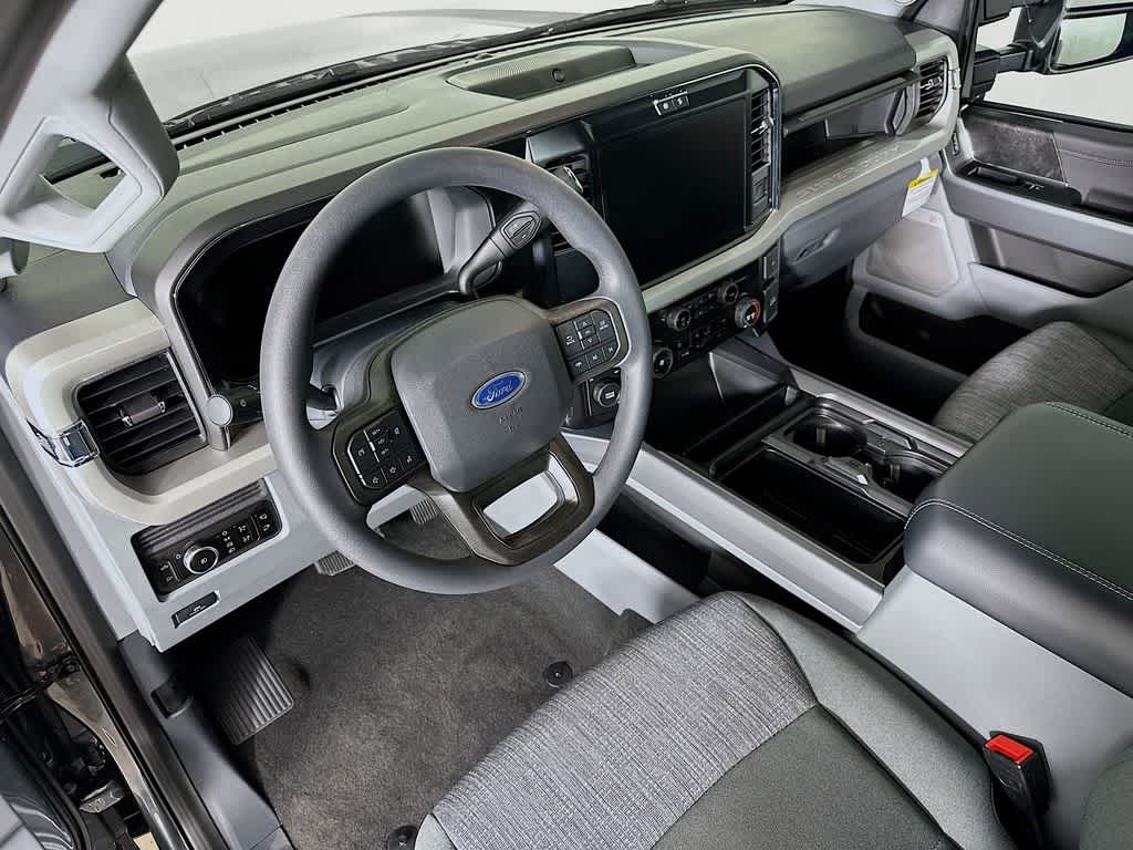 Ford Super Duty F-350 DRW Pickup XLT 2026