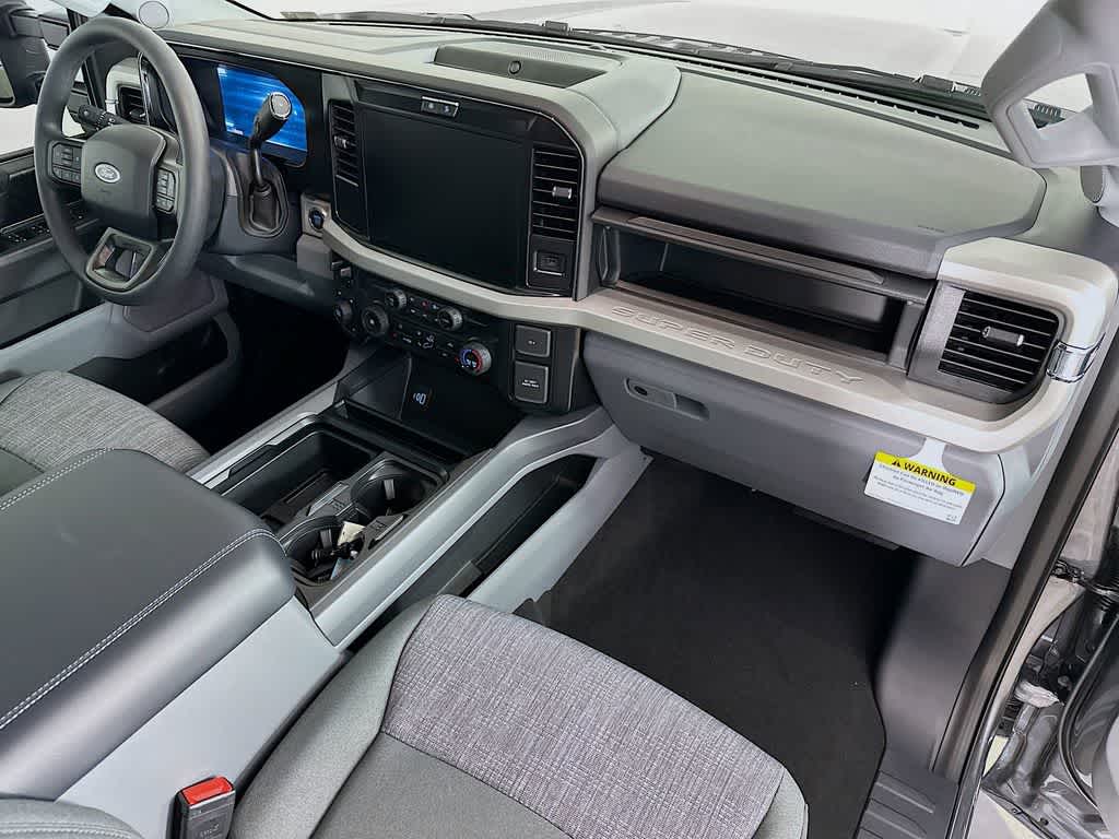 Ford Super Duty F-350 DRW Pickup XLT 2026