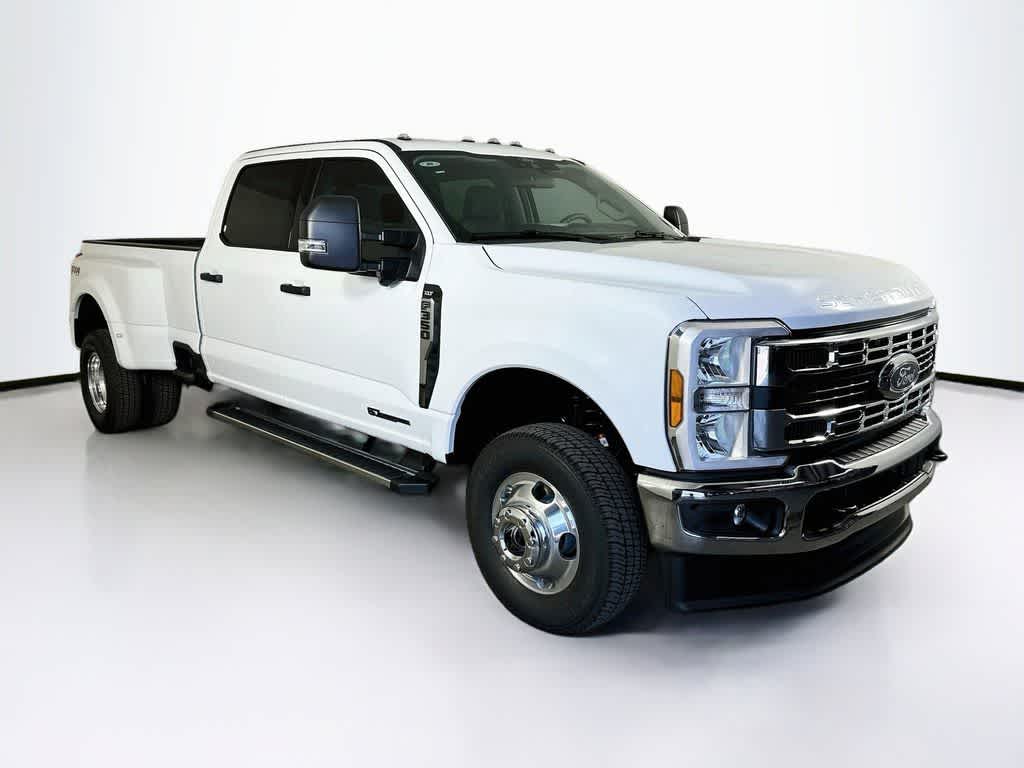 Ford Super Duty F-350 DRW Pickup XLT 2026