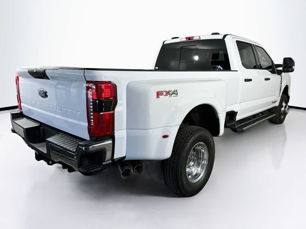 Ford Super Duty F-350 DRW Pickup XLT 2026