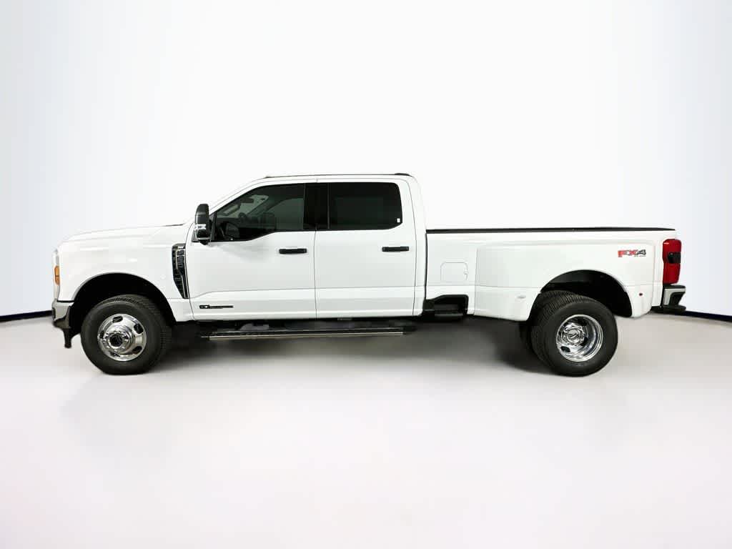 Ford Super Duty F-350 DRW Pickup XLT 2026