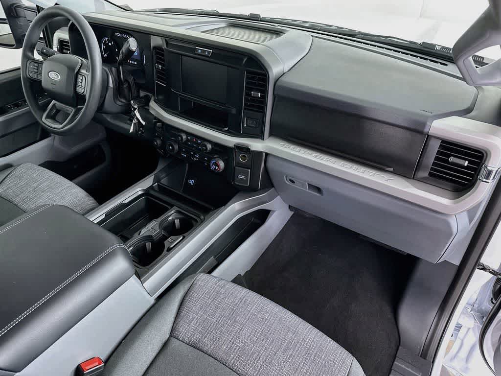 Ford Super Duty F-350 DRW Pickup XLT 2026