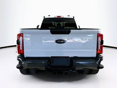 Ford Super Duty F-350 DRW Pickup XLT 2026