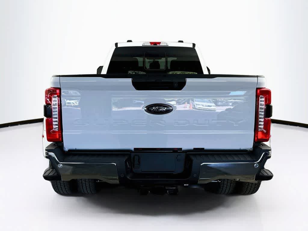 Ford Super Duty F-350 DRW Pickup XLT 2026