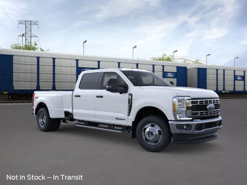 Ford Super Duty F-350 DRW Pickup XLT 2026