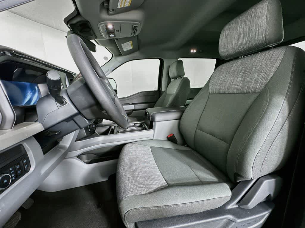 Ford Super Duty F-350 DRW Base 2026