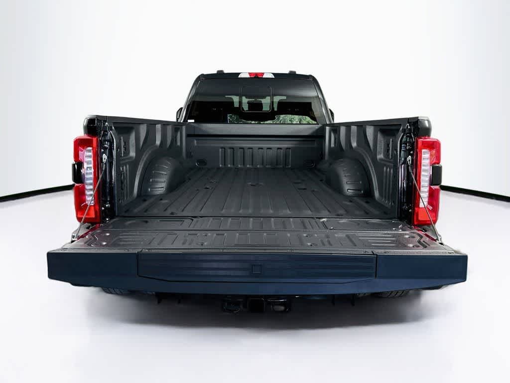 Ford Super Duty F-350 DRW Base 2026