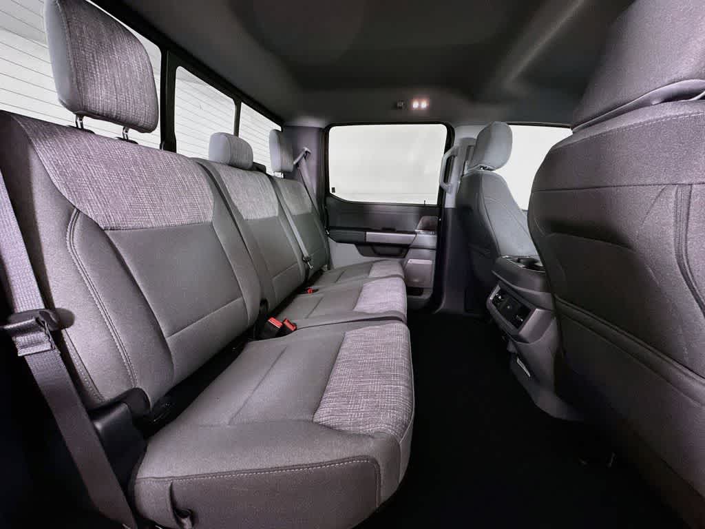 Ford Super Duty F-350 DRW Base 2026