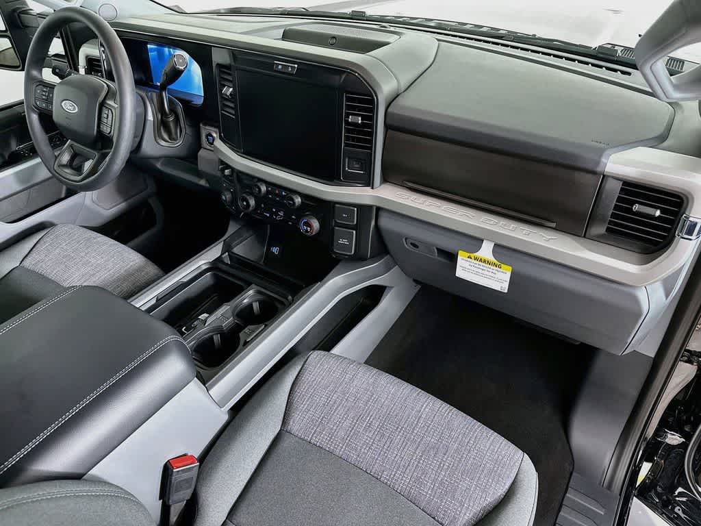 Ford Super Duty F-350 DRW Base 2026
