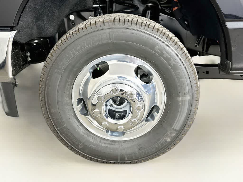 Ford Super Duty F-350 DRW Base 2026