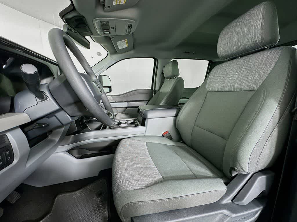 Ford Super Duty F-350 DRW Pickup XLT 2026