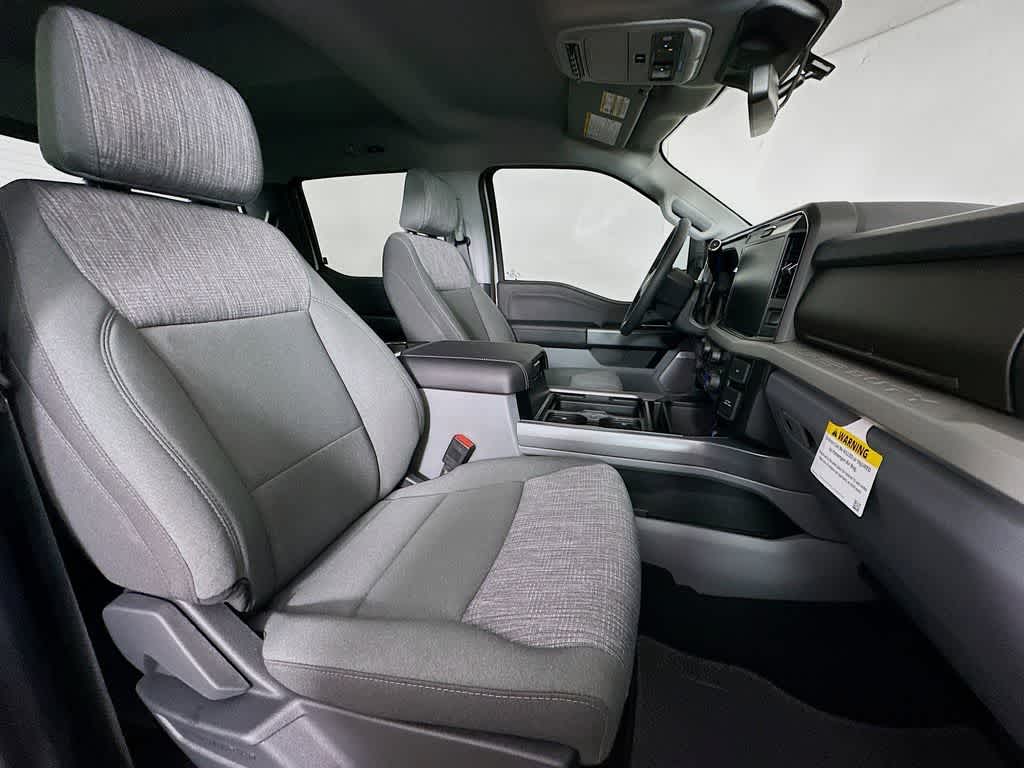 Ford Super Duty F-350 DRW Pickup XLT 2026
