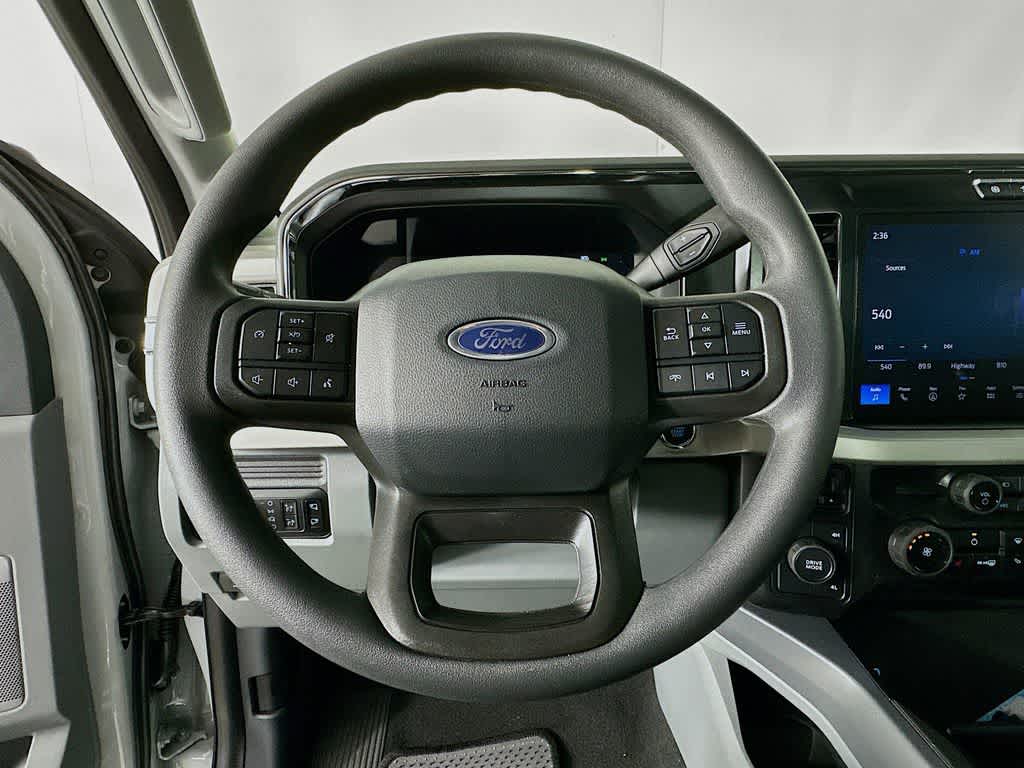 Ford Super Duty F-350 DRW Pickup XLT 2026