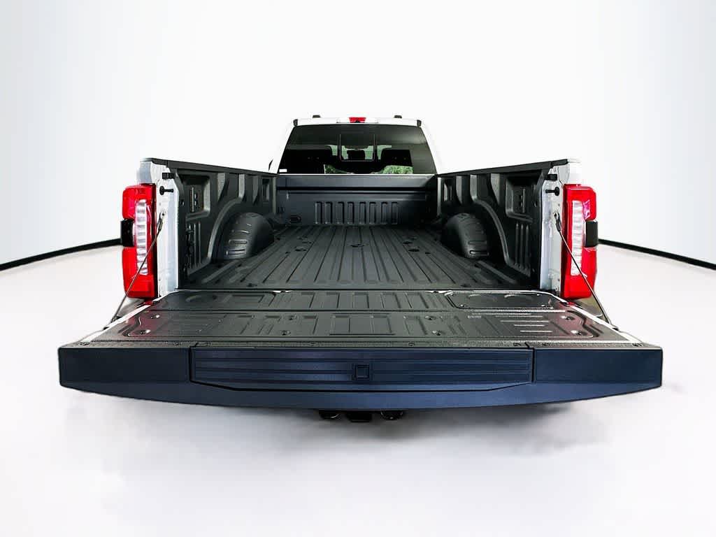 Ford Super Duty F-350 DRW Pickup XLT 2026