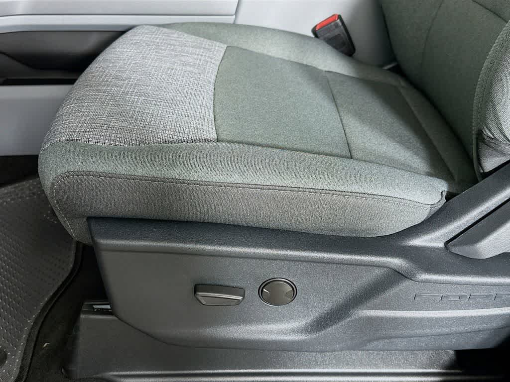 Ford Super Duty F-350 DRW Pickup XLT 2026