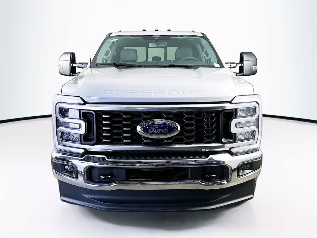 Ford Super Duty F-350 DRW Pickup XLT 2026