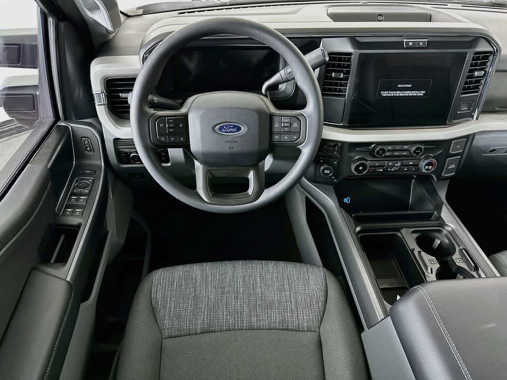 Ford Super Duty F-350 DRW Pickup XLT 2026