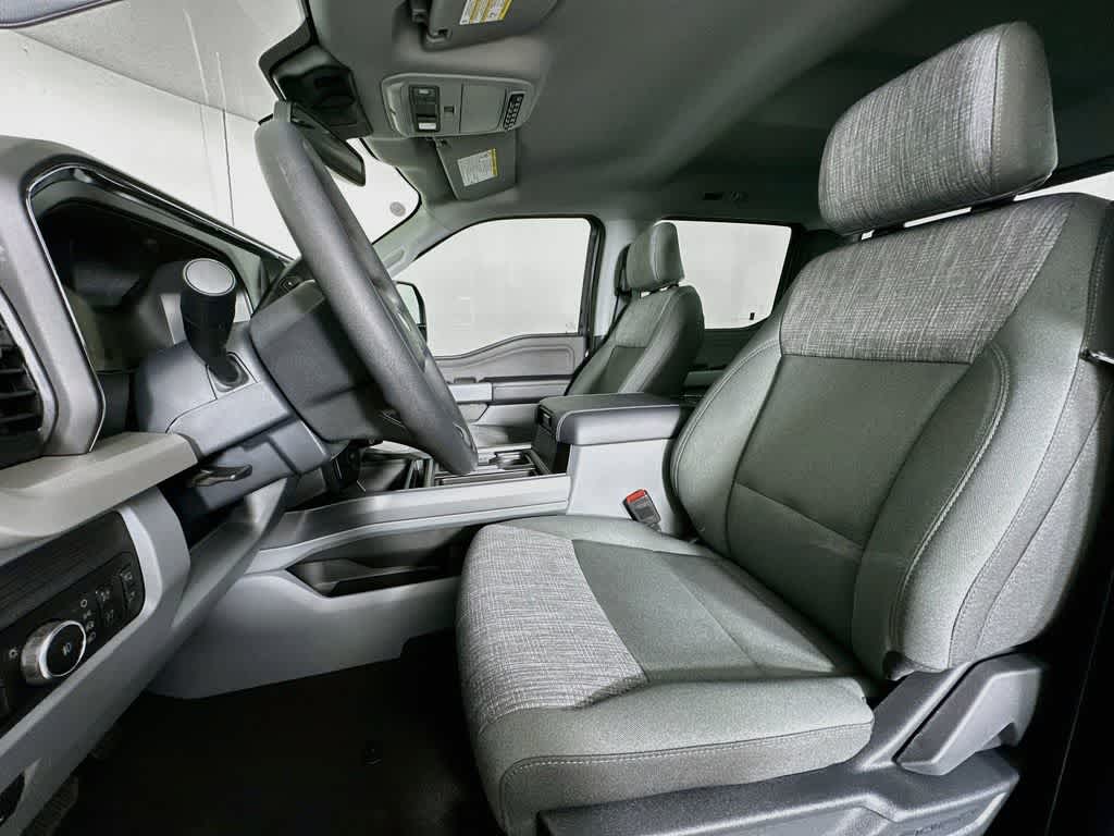 Ford Super Duty F-350 DRW Pickup XLT 2026