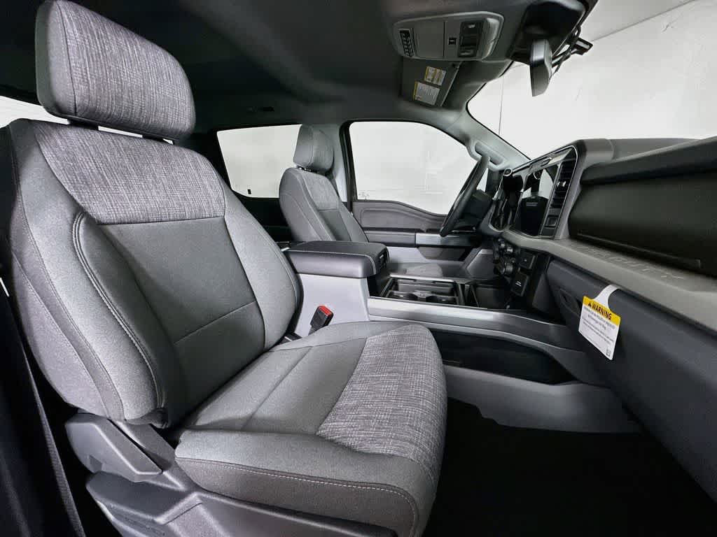 Ford Super Duty F-350 DRW Pickup XLT 2026