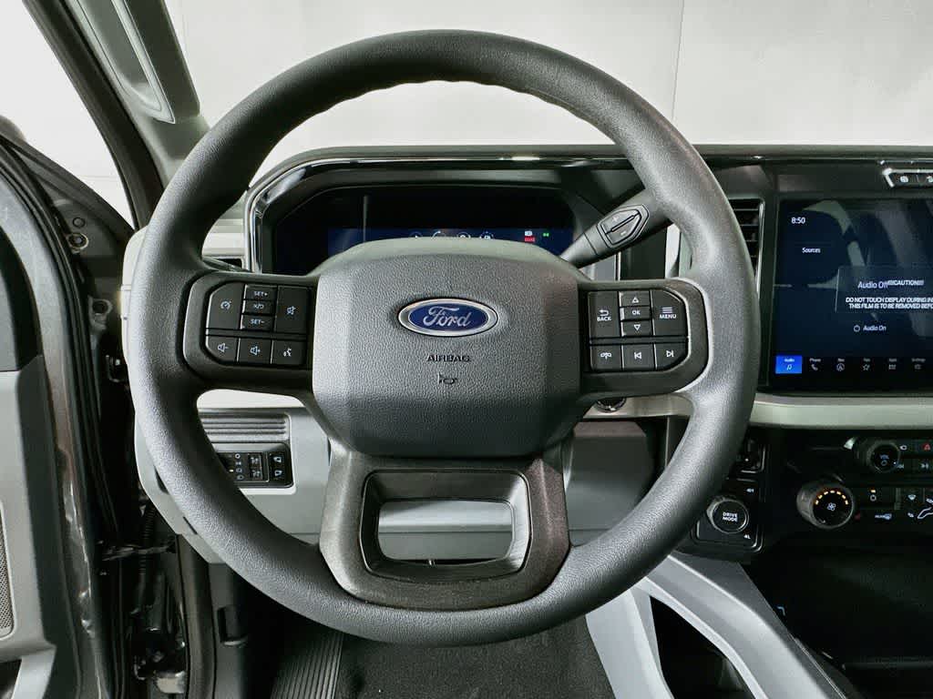 Ford Super Duty F-350 DRW Pickup XLT 2026