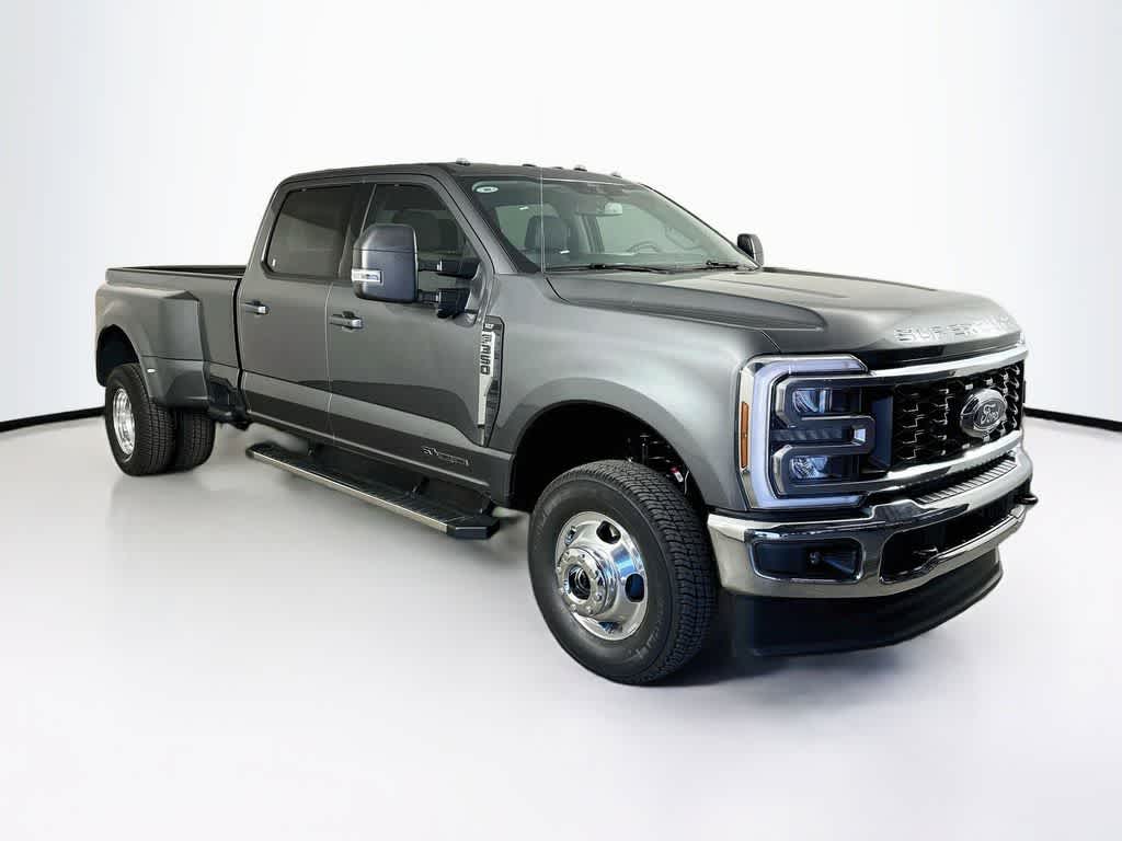 Ford Super Duty F-350 DRW Pickup XLT 2026