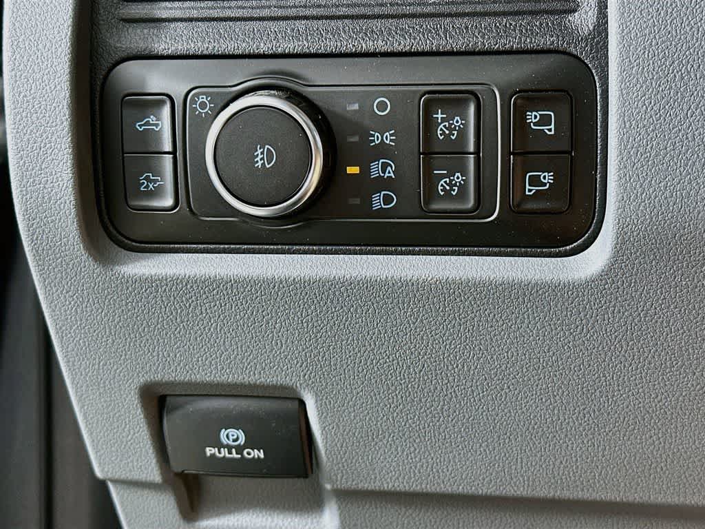 Ford Super Duty F-350 DRW Pickup XLT 2026