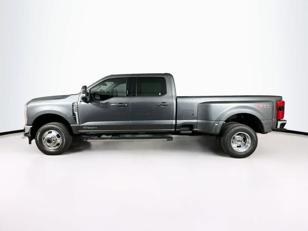 Ford Super Duty F-350 DRW Pickup XLT 2026